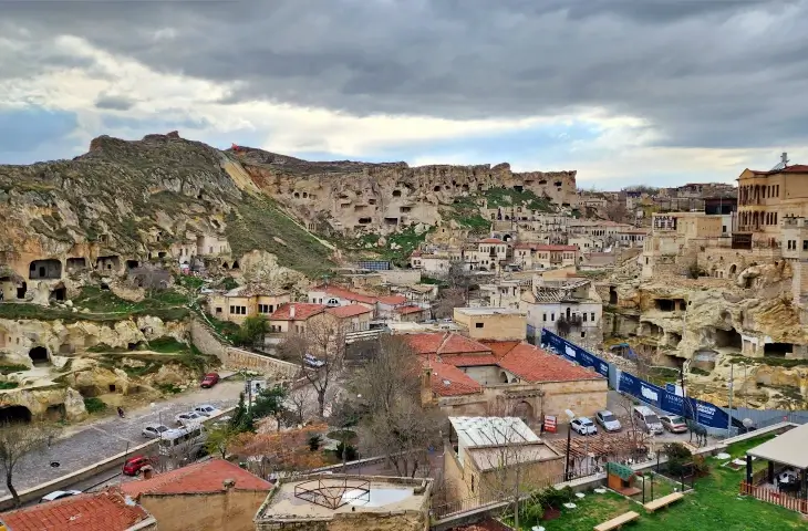 Ürgüp genel görünüm kaya oyma yapılar ve taş evler